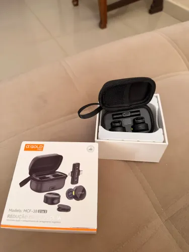 Microfone e tripé  novos usados apenas 2 vezes