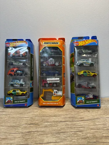 Kits de 3 com 5 carrinhos todos 249.00