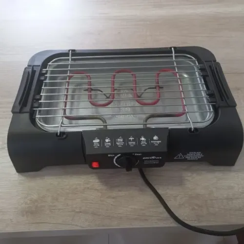 Churrasqueira Elétrica Britânia 1200w 220v Bcg1