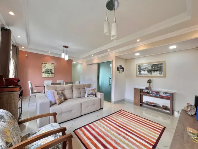 Apartamento um por andar na Batista Campos com 2 vagas de garagem.