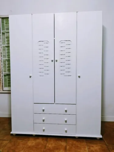 Guarda roupa infantil MDF branco 4portas e 3 gavetas