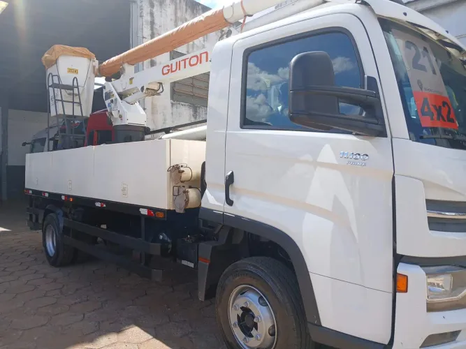 Volkswagen 11.180 Delivery 2p (diesel)(E5) 2020/2021 Vamos Seminovos Goiania