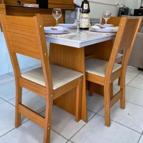Mesa de jantar 4 cadeiras