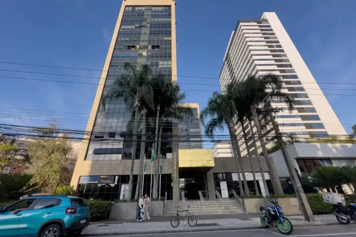 Sala/Conjunto Comercial à venda com 72,90m² no Centro Comercial Cândido de Abreu Centro Cí