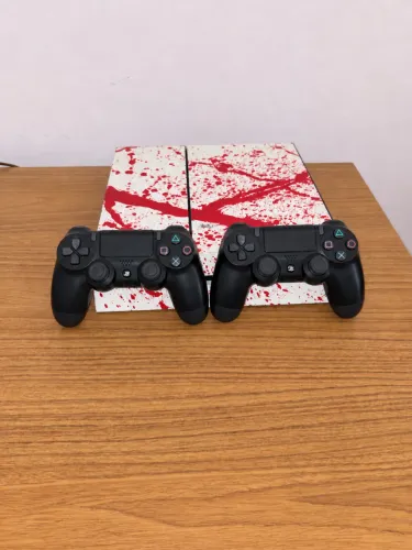 PS4 Fat 1TB Desbloqueado + 2 Controles Originais