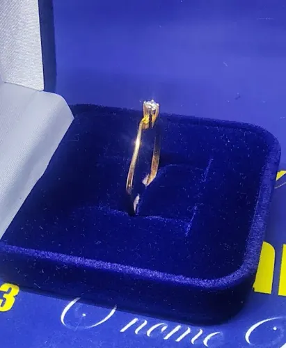 Anel Solitário 15 Anos Diamantes 10 Pontos Ouro 18 Kilates Peso 0.92 Grama