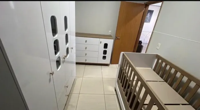 Jogo de quarto completo Guarda-roupa + cômoda + berço + colchão