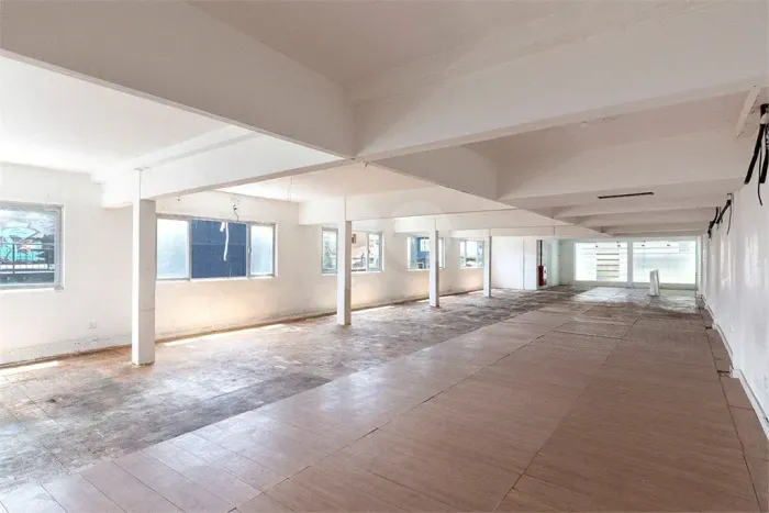 Casa comercial na Vila Madalena, com 800m², 14 vagas!