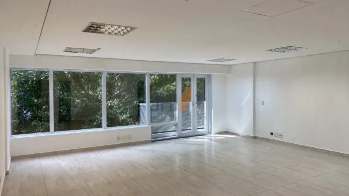 SALA COMERCIAL PARA LOCAÇÃO EM ALPHAVILLE INDUSTRIAL COM 57M²