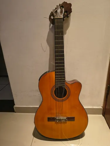 Violão Crafter com defeito