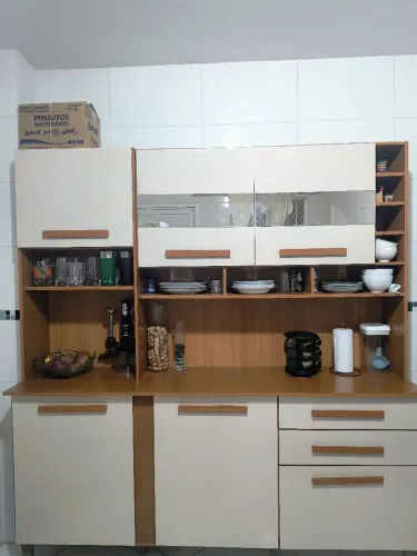 Amário de cozinha em excelente estado