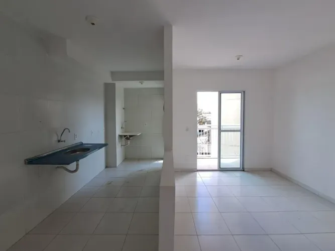 Vendo Apto no Cond. Lagoa do Park, c/2 quartos, sendo 1 suíte, sala de estar e jantar, coz