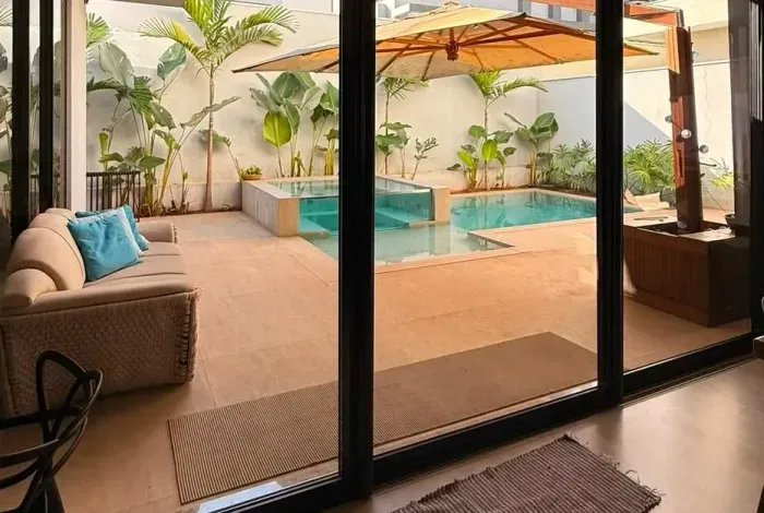 Excelente sobrado com piscina e varanda gourmet no Condomínio Jardim Versailles