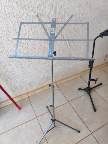 Estante musical dobrável. Com bolsa