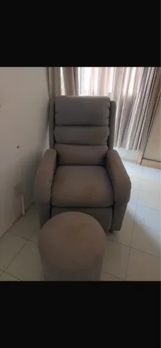 Poltrona reclinável + puf