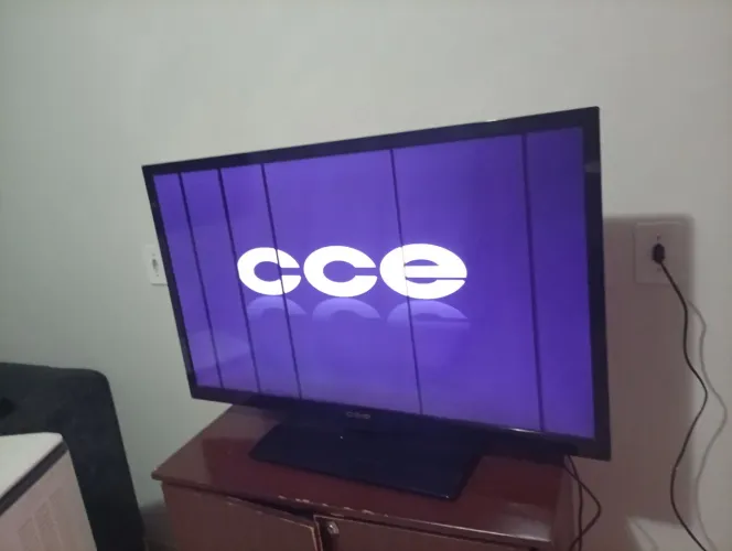 Tv cce 42 polegadas para retirada de peças 