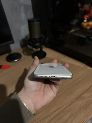iPhone 11 Branco + Carregador