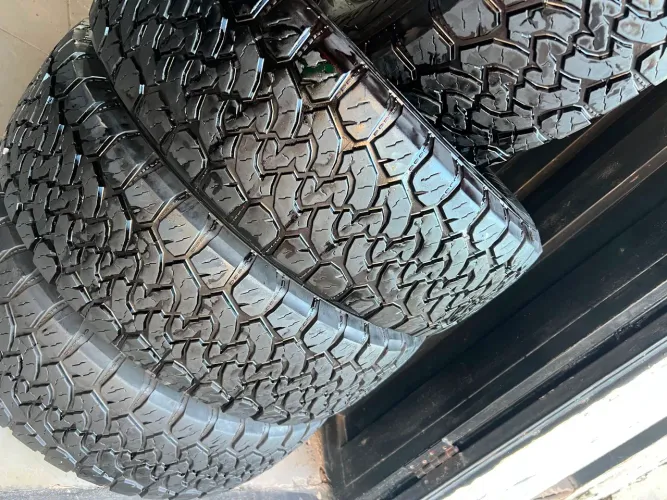 4 Pneus 265/70r17 semi novos