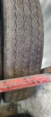 Pneus usados e originais de Fusca com quase 100% de vida útil barato a unidade
