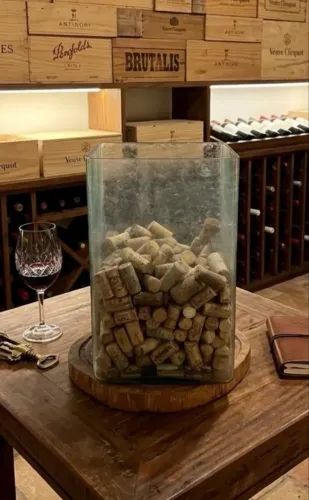 Vidro decorativo com rolhas de vinho - altura 35cm x 23x22cm-abertura