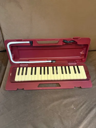 Escaleta profissional Yamaha Pianica P-37D - 37 teclas, revisada e com estojo