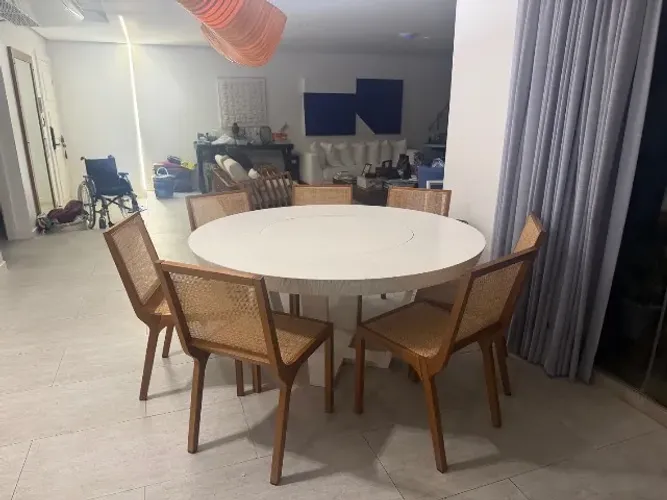 Mesa de Jantar Redonda da BRETON