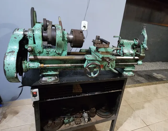 Torno Mecânico de Bancada TM-1 Herrero 240x400mm.