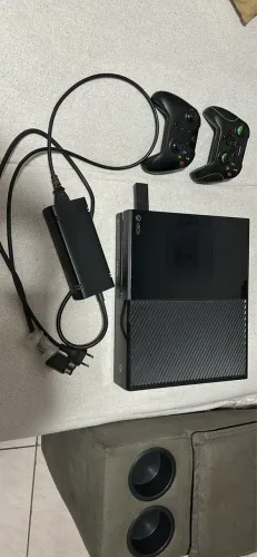 Vendo Xbox one + Xbox 360.