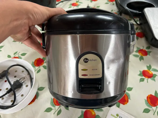 Panela de arroz elétrica 