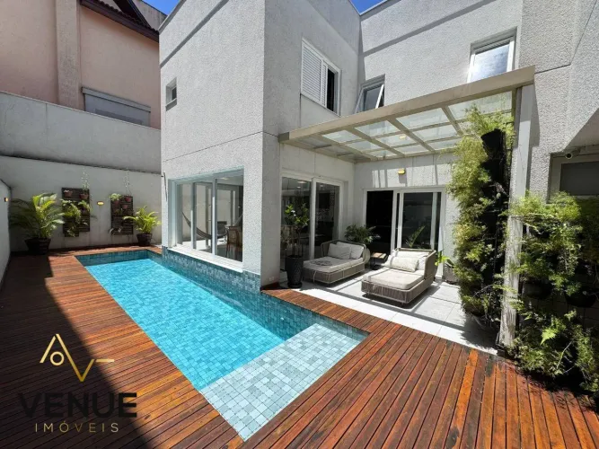 Casa a venda no condomínio Arujá 5 com piscina