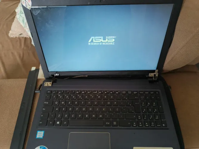 Notebook Asus funcionando perfeitamente