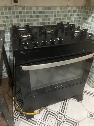 Fogão 6 bocas estado de novo 700 reias . WhatsApp * . Na gávea .