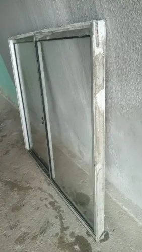 Janela e pega ladrão