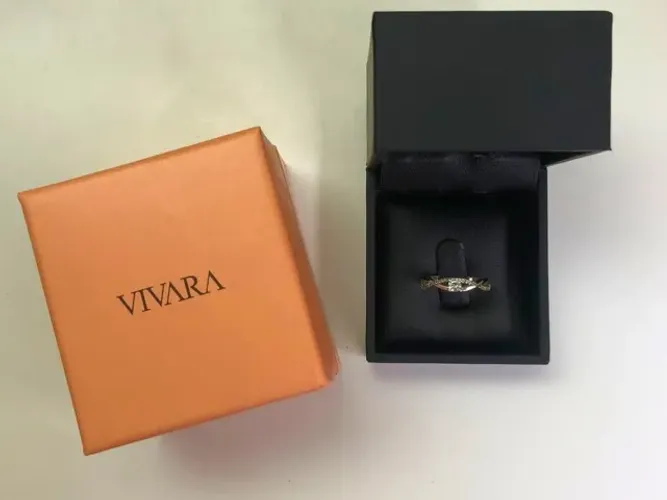 Anel solitário Vivara Infinity em ouro branco 18k com diamante 0,25 ct