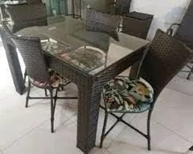 Conjunto de mesa em fibras sintéticas