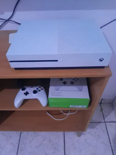 Xbox one s 1t 2 manete originais tudo na caixa