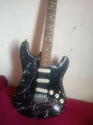 MmGuitarra em bom estado
