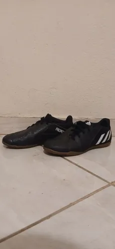 Chuteira Adidas Predator - Tam 39