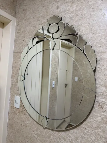 Espelho em estilo veneziano L 76 x H 96. Perfeito para hall e quarto.