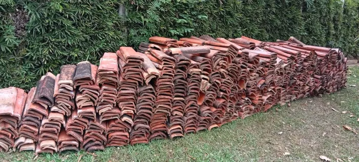 Telha colonial de cerâmica