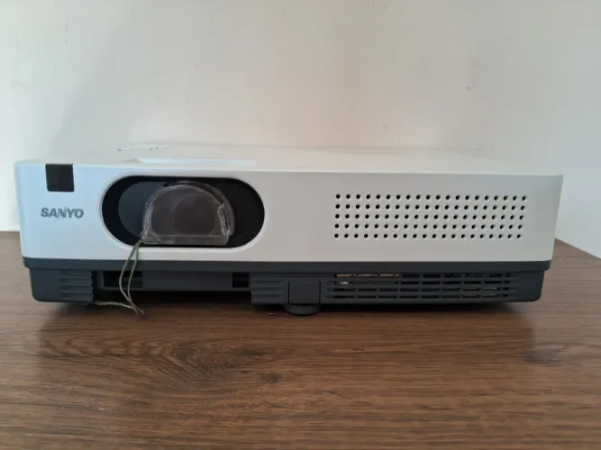 Projetor Sanyo  XW300 