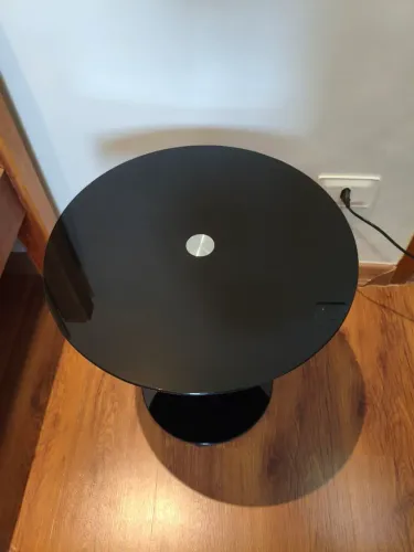 Mesa de apoio lateral em vidro preto