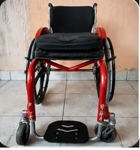 Cadeira de Rodas modelo monobloco tamanho 40x40