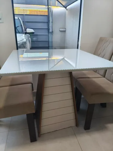 Mesa laqueada Goiânia tampo de vidro e 4 cadeiras linda