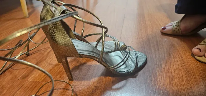 Sandália salto alto 36