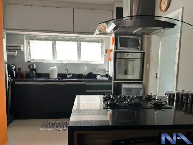 EXCELENTE APARTAMENTO REFORMADO PROXIMO AO METRO .