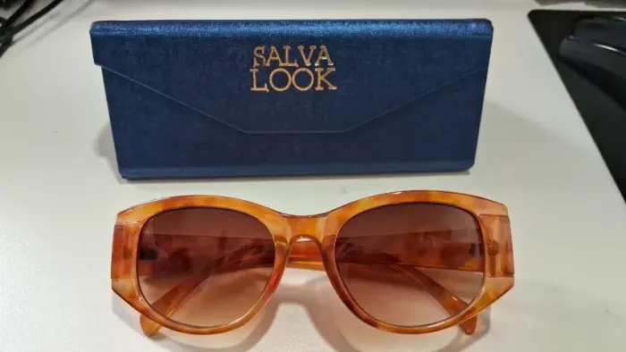 Vendo um par de óculos de sol da marca Salva Look