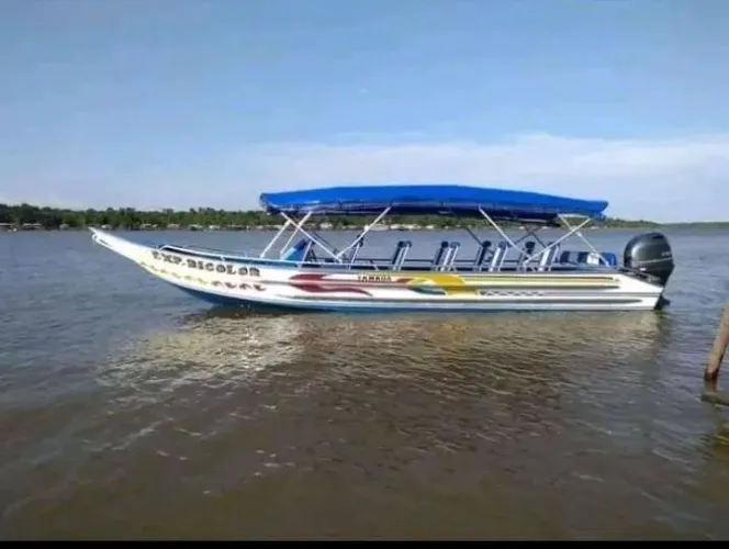 Lancha voadeira 