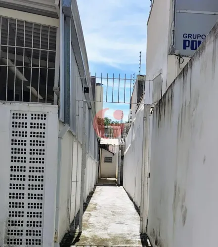 Casa comercial de fundos para locação com 2 quartos e 1 vaga de garagem - 256 m² - Vila Ad