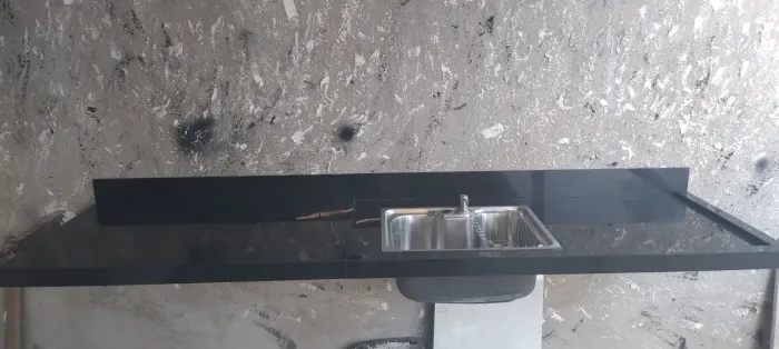 Bancada de cozinha em porcelanato reforçada 